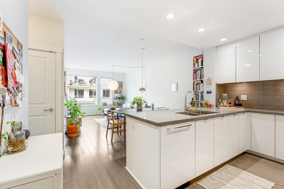 412 255 W 1st Street North Vancouver, BC - 6