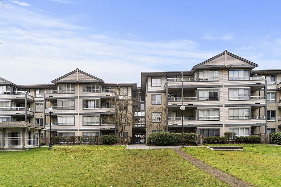 301 4990 Mcgeer Street Vancouver, BC - 1