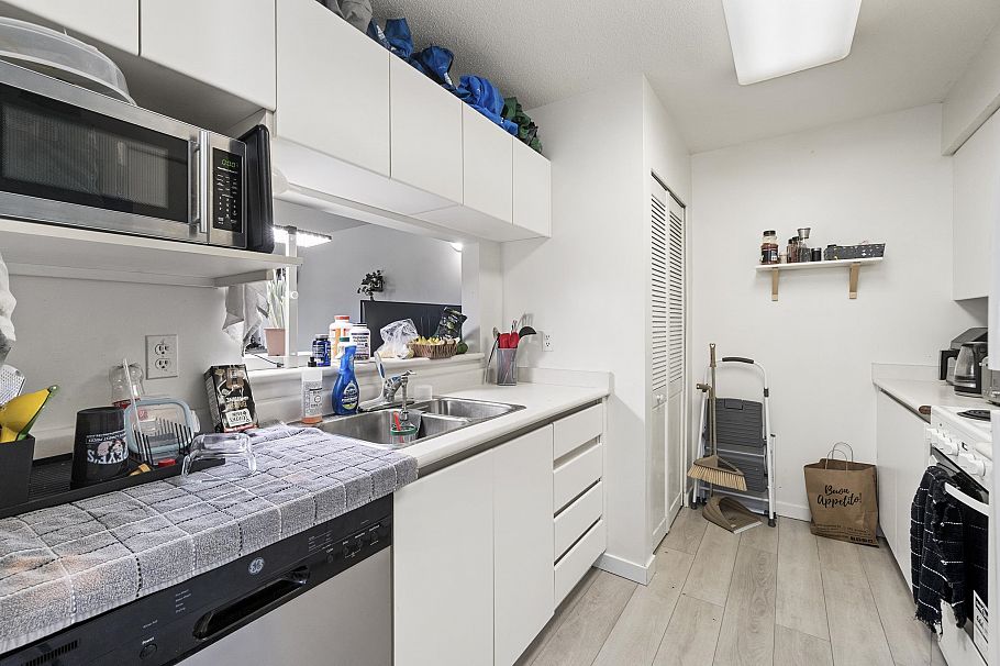 301 4990 Mcgeer Street Vancouver, BC - 10