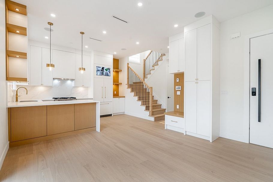 2 5304 Elgin Street Vancouver, BC - 4