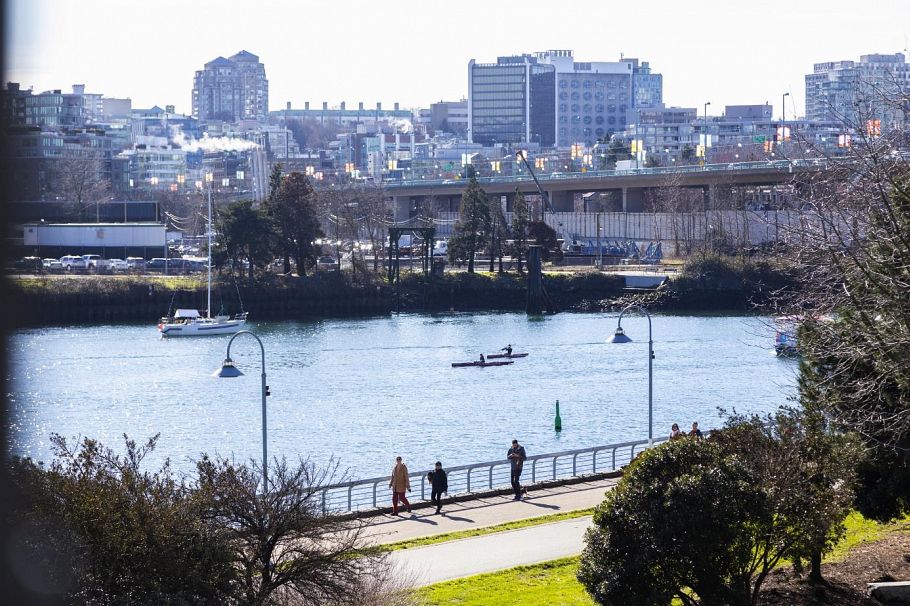 305 8 Smithe Mews Vancouver, BC - 25