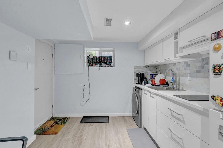 7187 Marguerite Street Vancouver, BC - 23