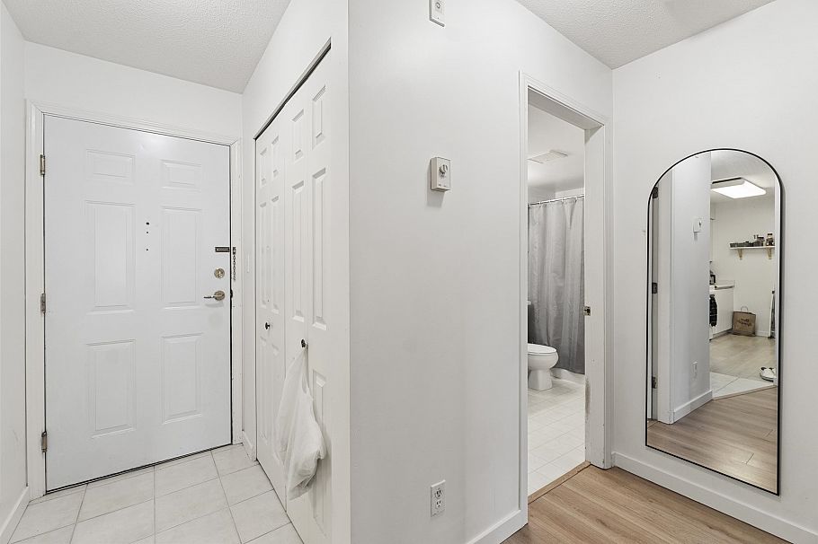 301 4990 Mcgeer Street Vancouver, BC - 3