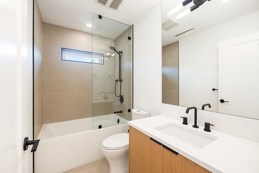 263 W 6th Street North Vancouver, BC - 10