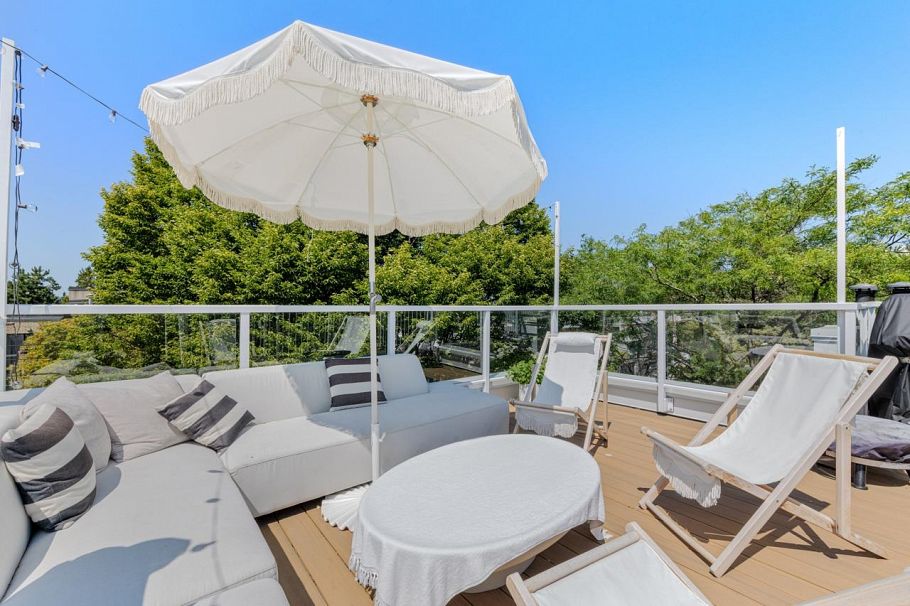 PH 401 2020 Trafalgar Street Vancouver, BC - 2