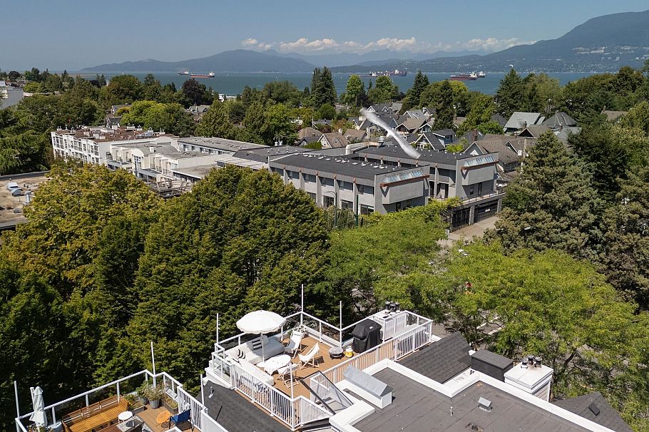 PH 401 2020 Trafalgar Street Vancouver, BC - 1