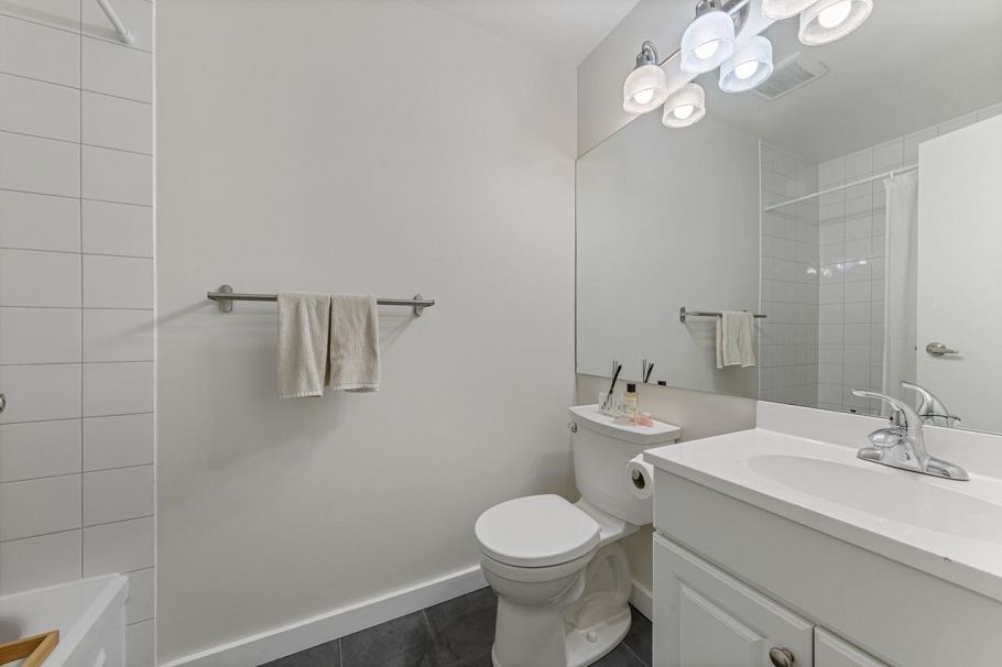 PH 401 2020 Trafalgar Street Vancouver, BC - 19