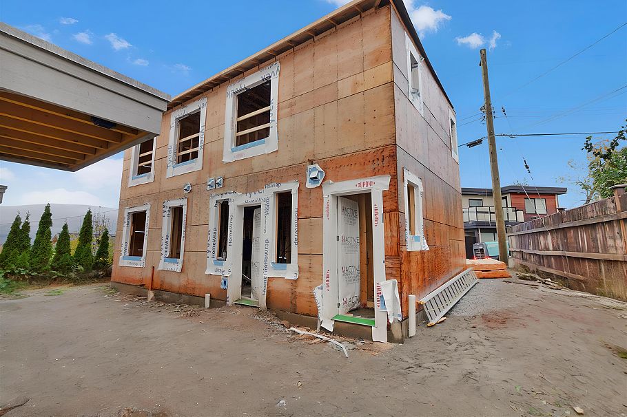 5 3581 Haida Street Vancouver, BC - 2