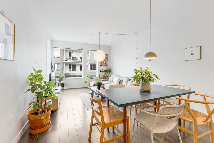 412 255 W 1st Street North Vancouver, BC - 2