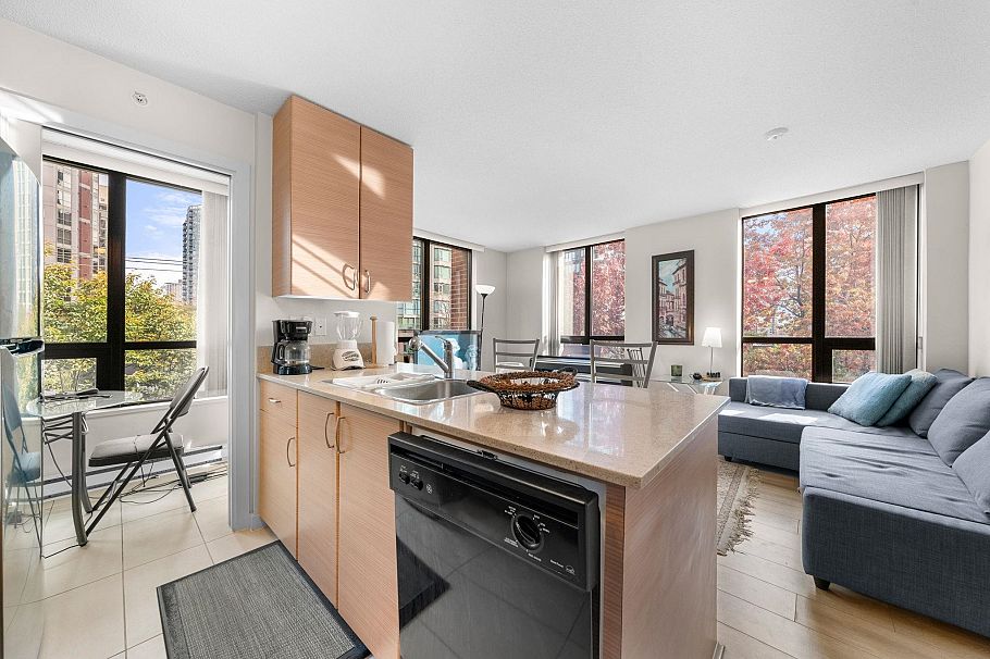 502 909 Mainland Street Vancouver, BC - 2