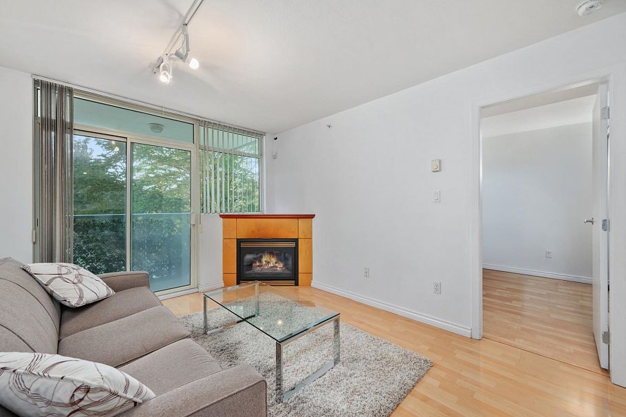 205 2733 Chandlery Place Vancouver, BC - 2