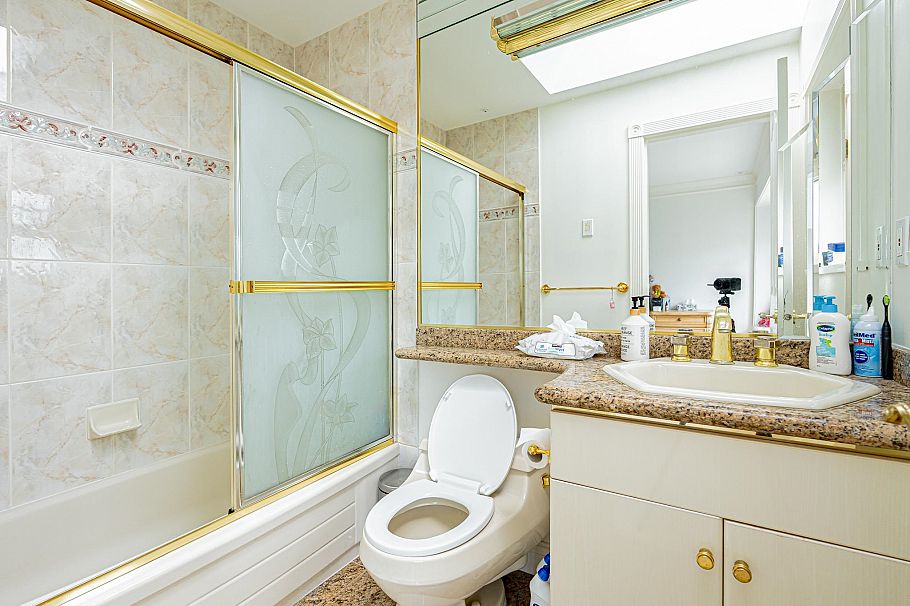 6879 Arbutus Street Vancouver, BC - 26