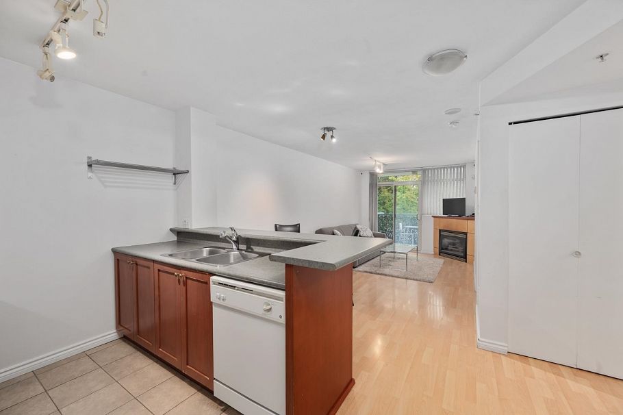 205 2733 Chandlery Place Vancouver, BC - 11