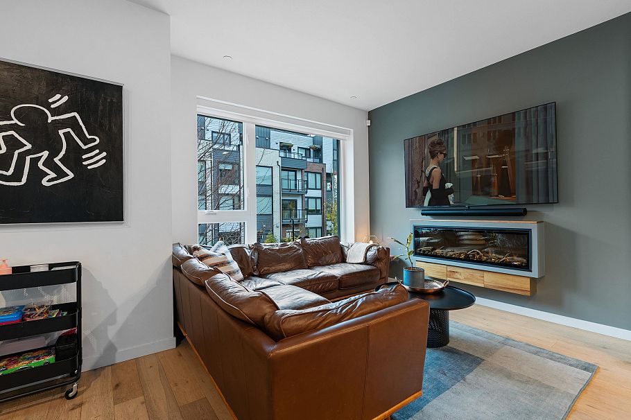 5 528 E 2nd Street North Vancouver, BC - 2