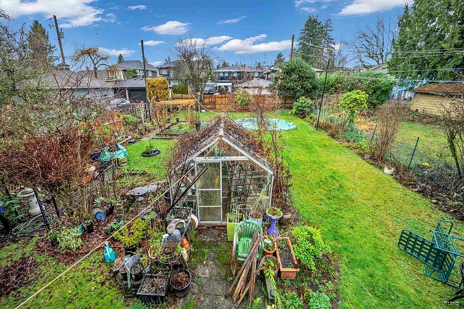 458 E 9th Street North Vancouver, BC - 33