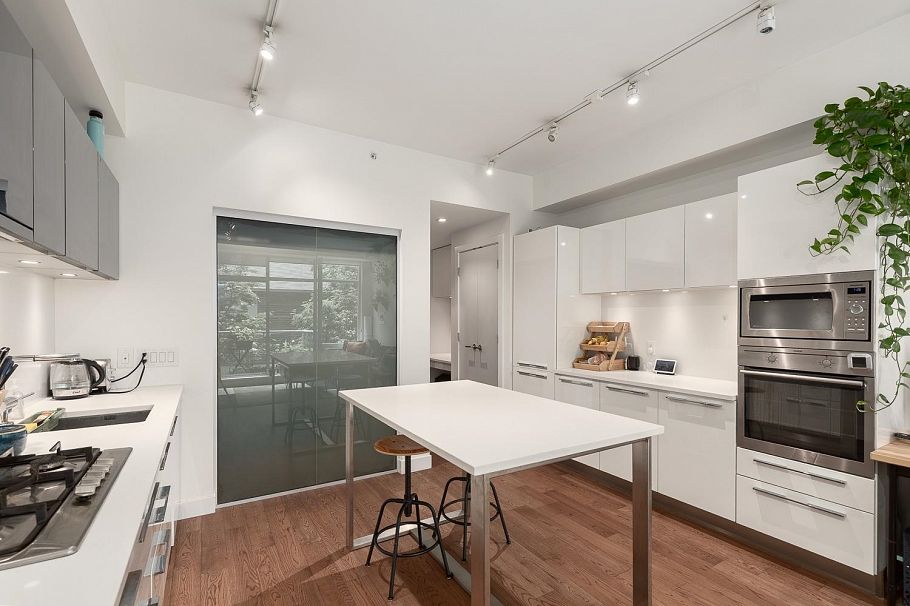 227 108 E 1st Avenue Vancouver, BC - 4