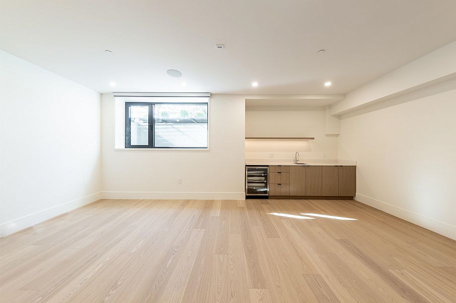 4039 W 11th Avenue Vancouver, BC - 31