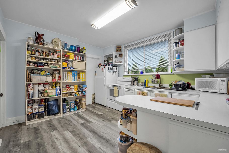 458 E 9th Street North Vancouver, BC - 12