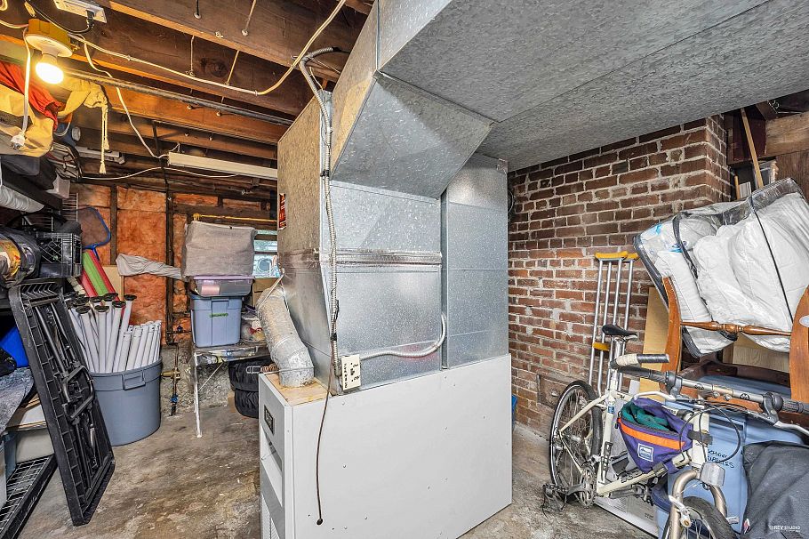 458 E 9th Street North Vancouver, BC - 23