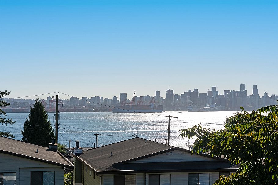 412 E 2nd Street North Vancouver, BC - 31