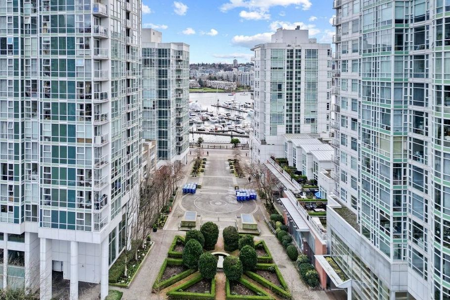 123 Aquarius Mews Vancouver, BC - 1