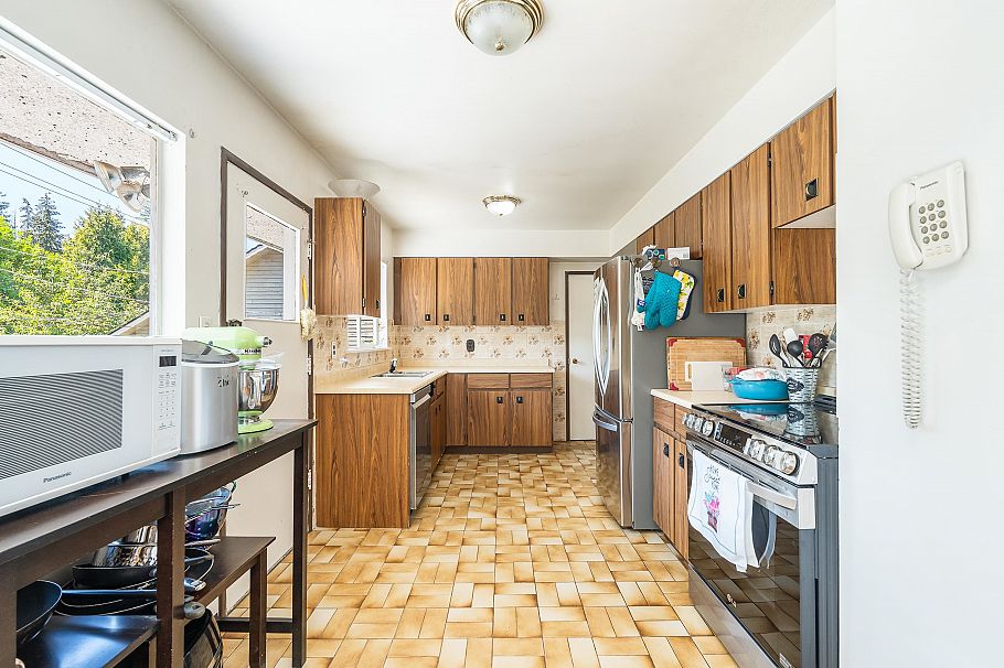 951 Canyon Boulevard North Vancouver, BC - 10