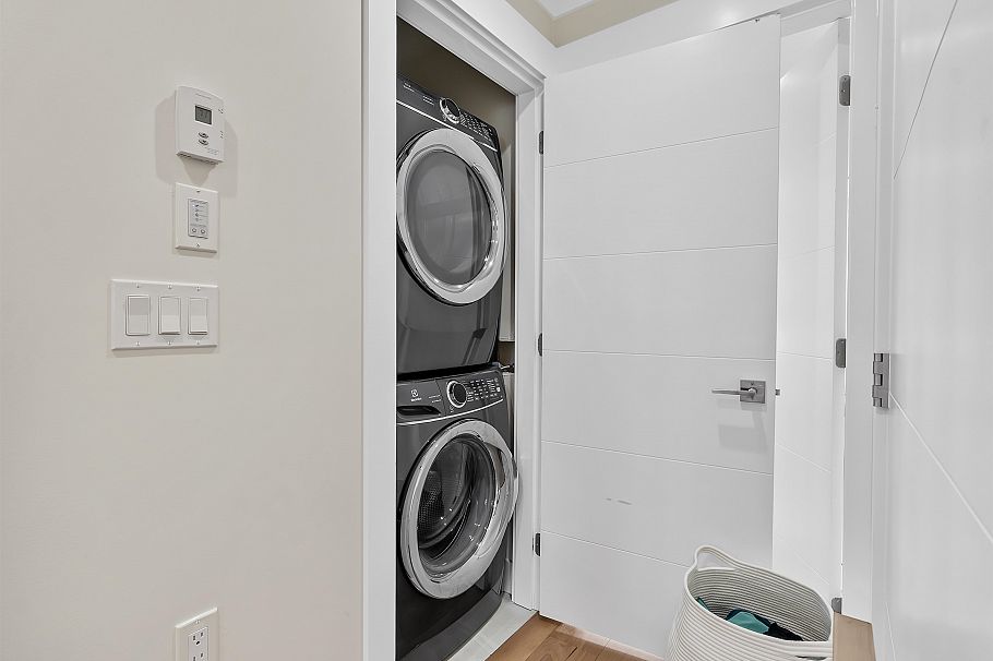 2699 E 7th Avenue Vancouver, BC - 26