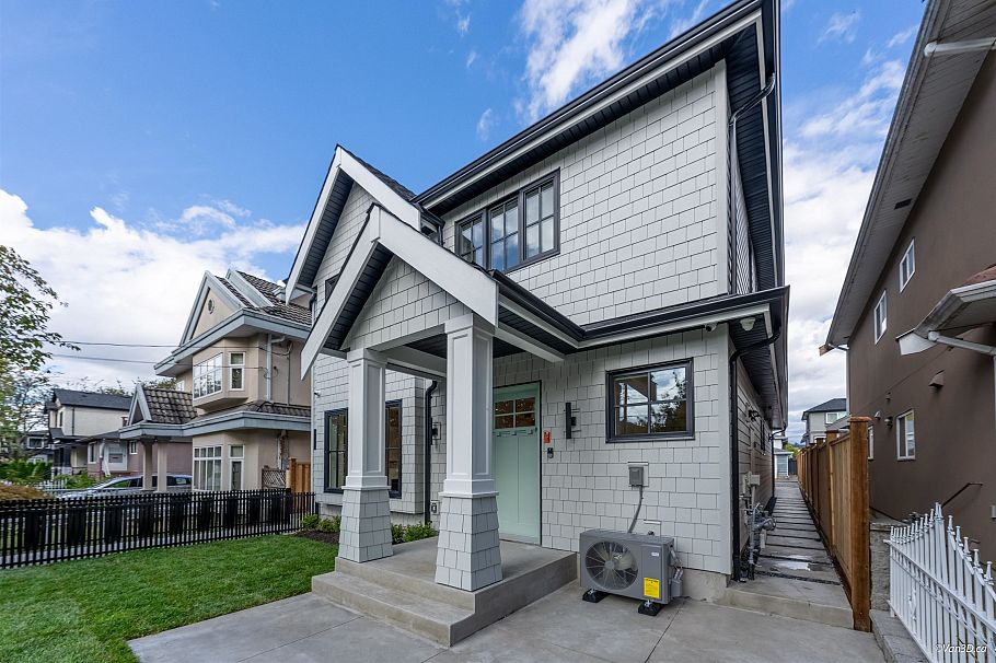1 3121 E 46th Avenue Vancouver, BC - 3