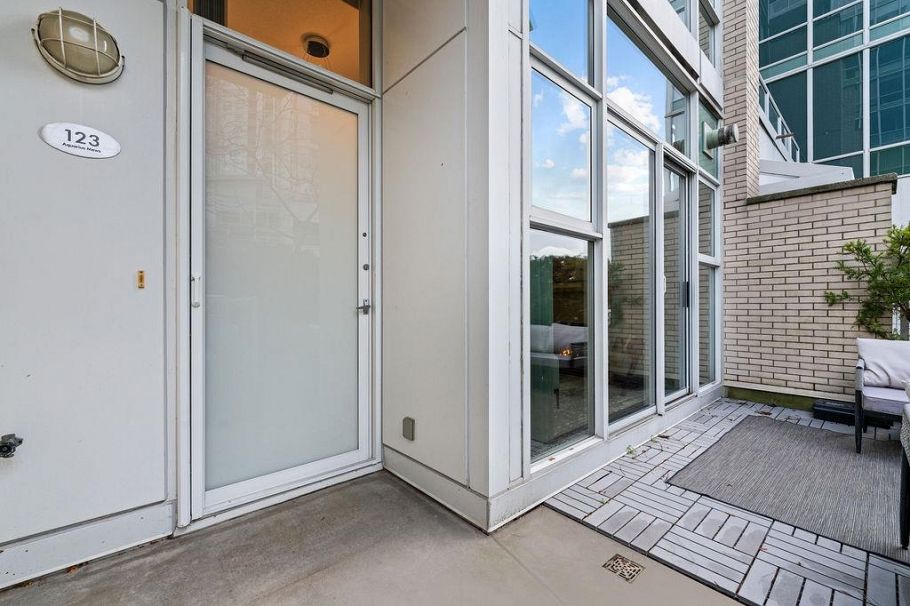 123 Aquarius Mews Vancouver, BC - 6