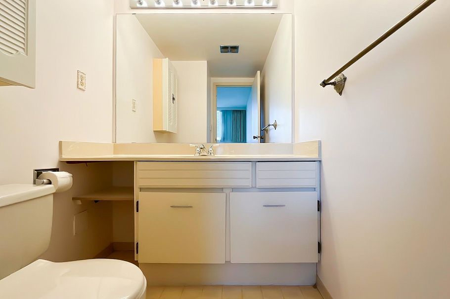 901 114 W Keith Road North Vancouver, BC - 21