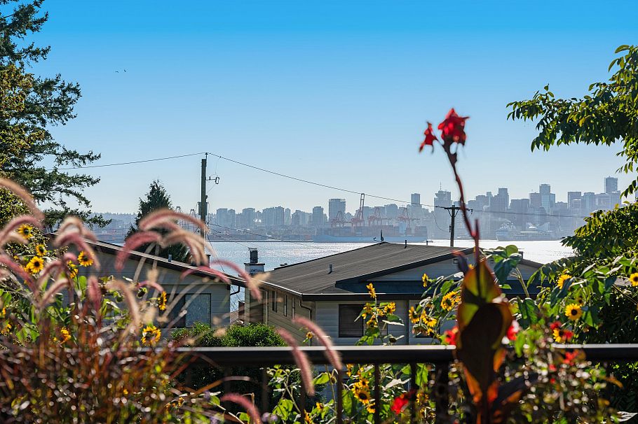 412 E 2nd Street North Vancouver, BC - 25