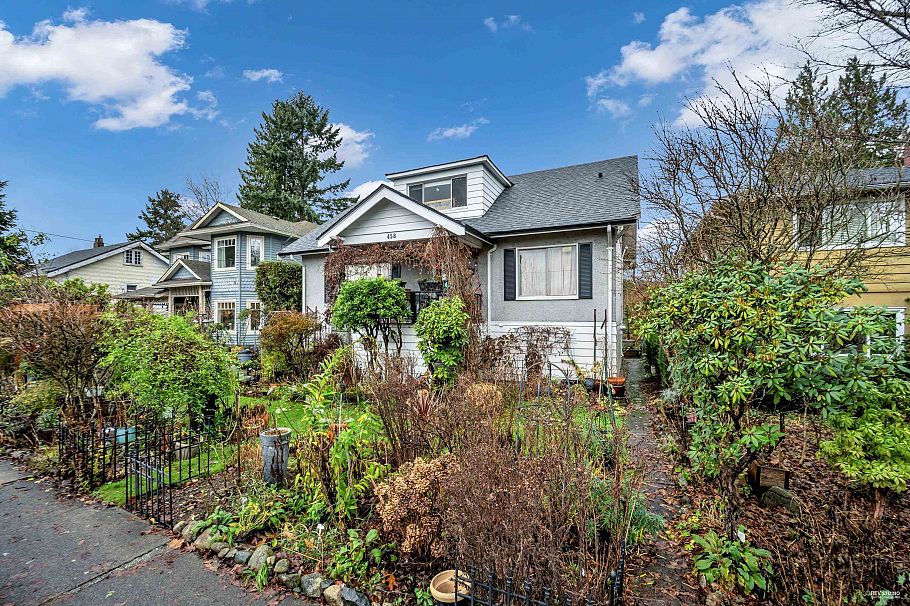 458 E 9th Street North Vancouver, BC - 1