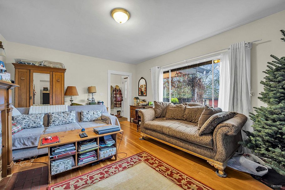 458 E 9th Street North Vancouver, BC - 28