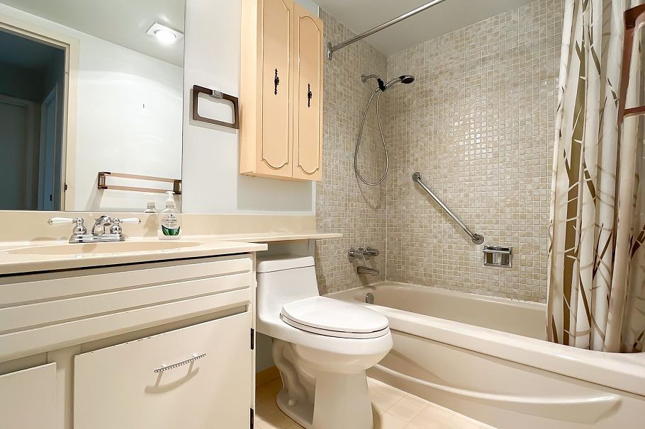 901 114 W Keith Road North Vancouver, BC - 24