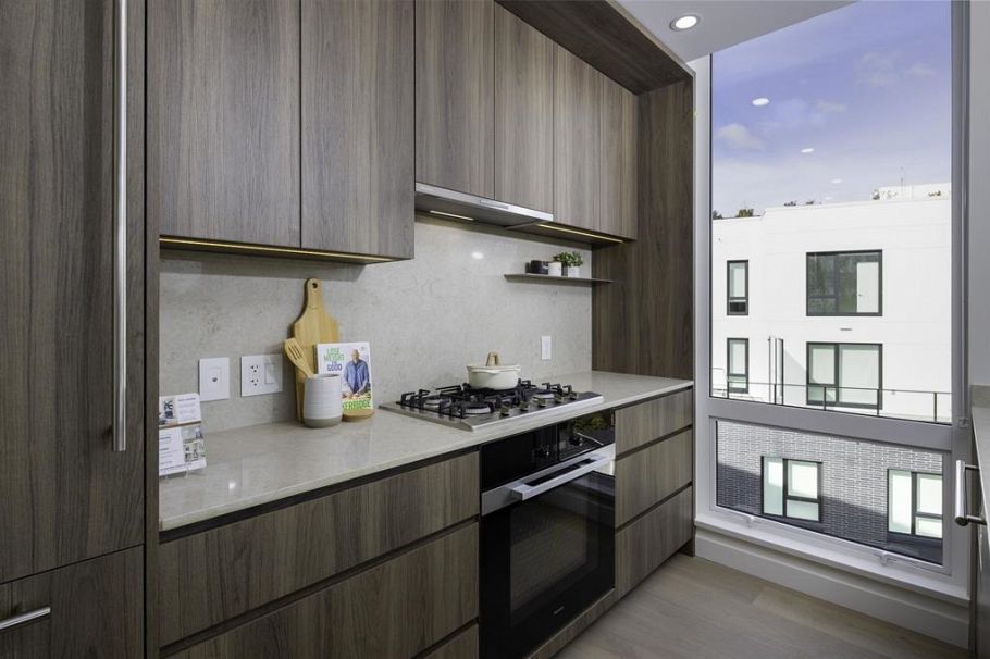 607 5212 Cambie Street Vancouver, BC - 5