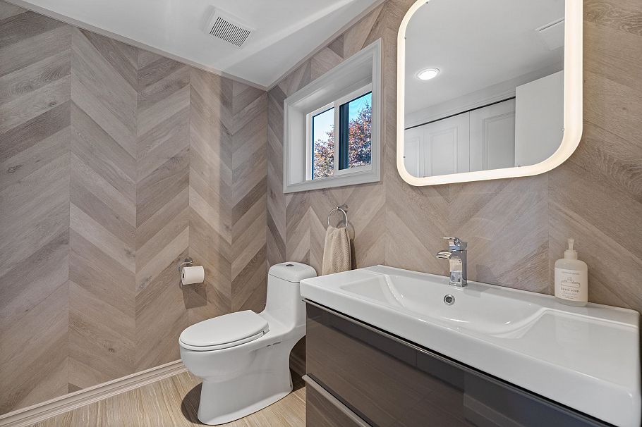 412 E 2nd Street North Vancouver, BC - 10