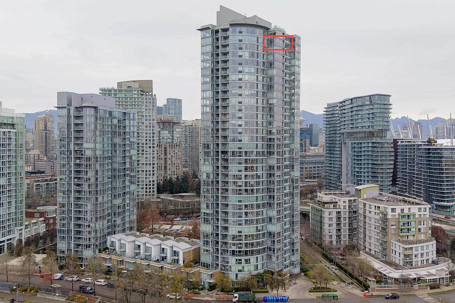 3805 1033 Marinaside Crescent Vancouver, BC - 3
