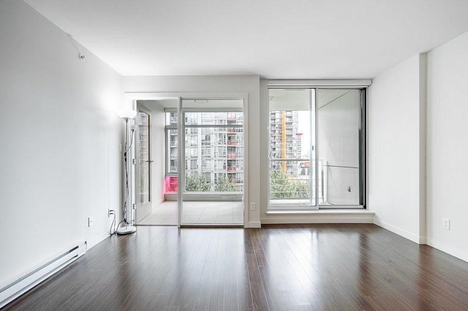 816 161 W Georgia Street Vancouver, BC - 2