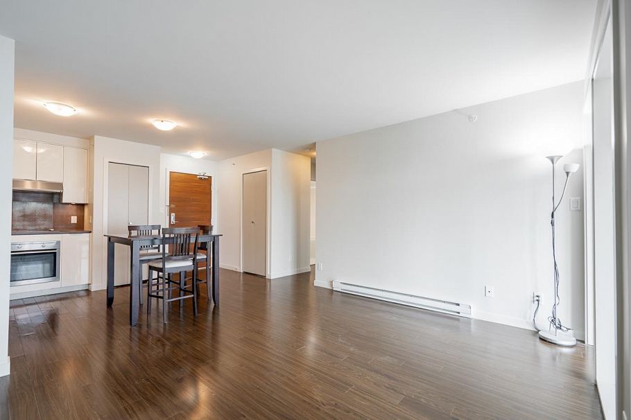 816 161 W Georgia Street Vancouver, BC - 4