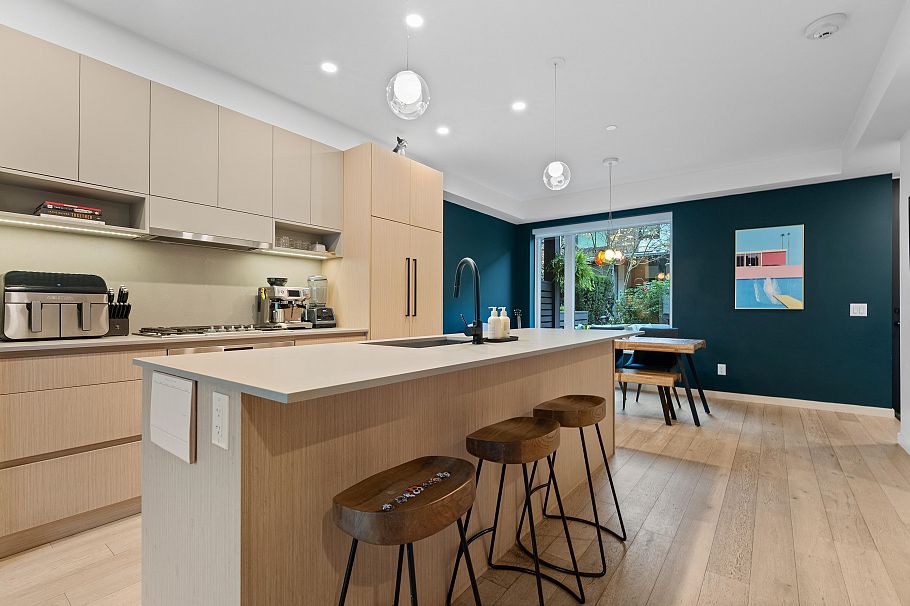 5 528 E 2nd Street North Vancouver, BC - 3