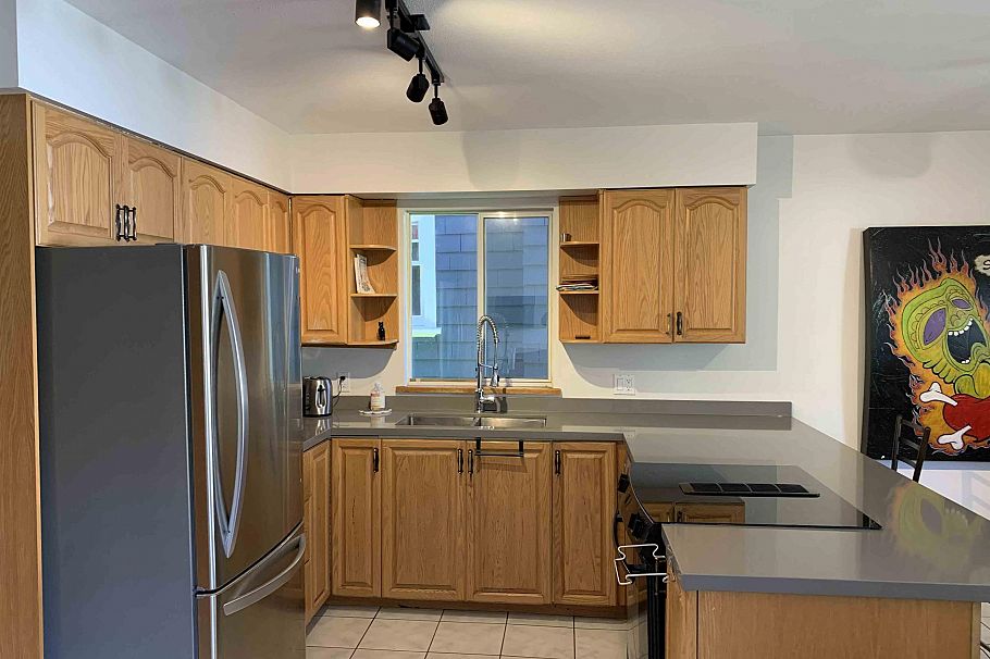 4227 W 14th Avenue Vancouver, BC - 9