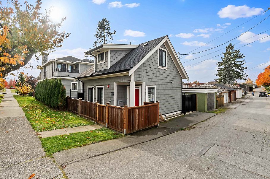 2699 E 7th Avenue Vancouver, BC - 32