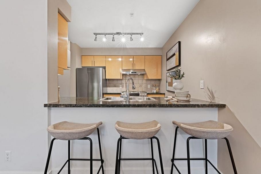 123 Aquarius Mews Vancouver, BC - 17