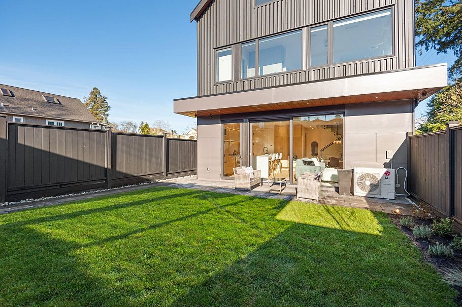 2 3620 W 20th Avenue Vancouver, BC - 3