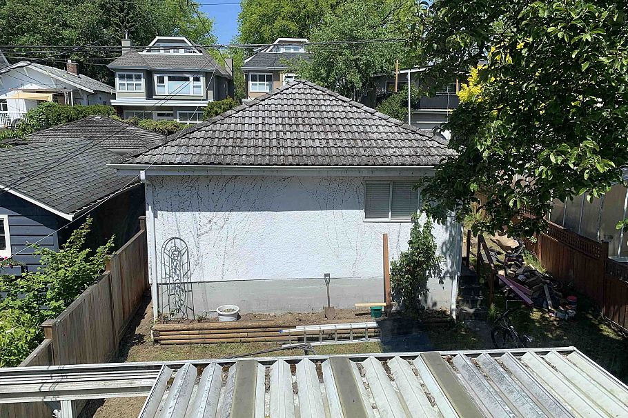 4227 W 14th Avenue Vancouver, BC - 3