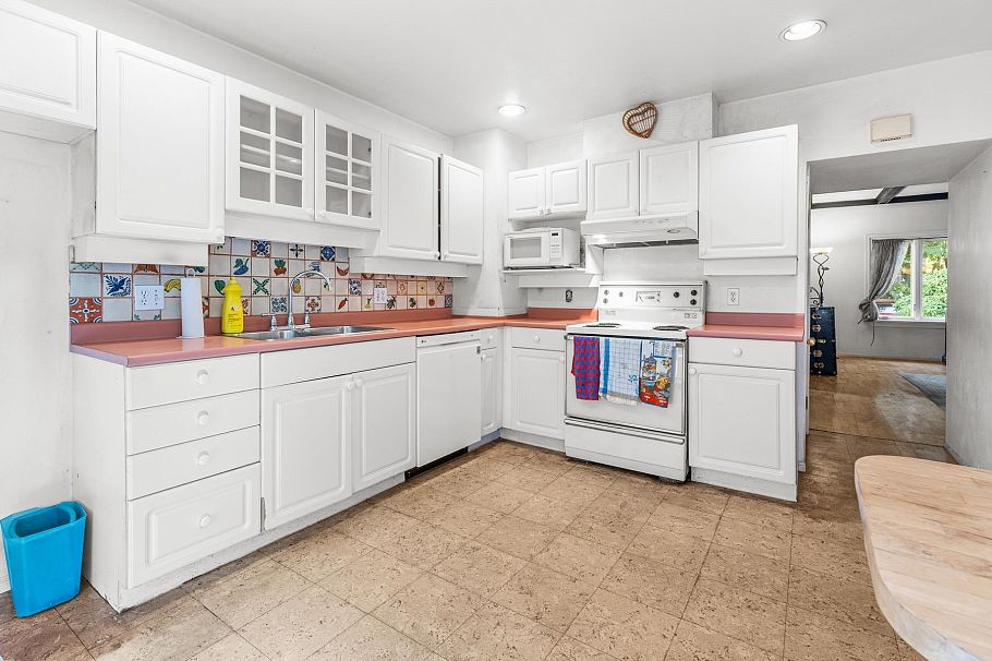 1149 Lily Street Vancouver, BC - 6