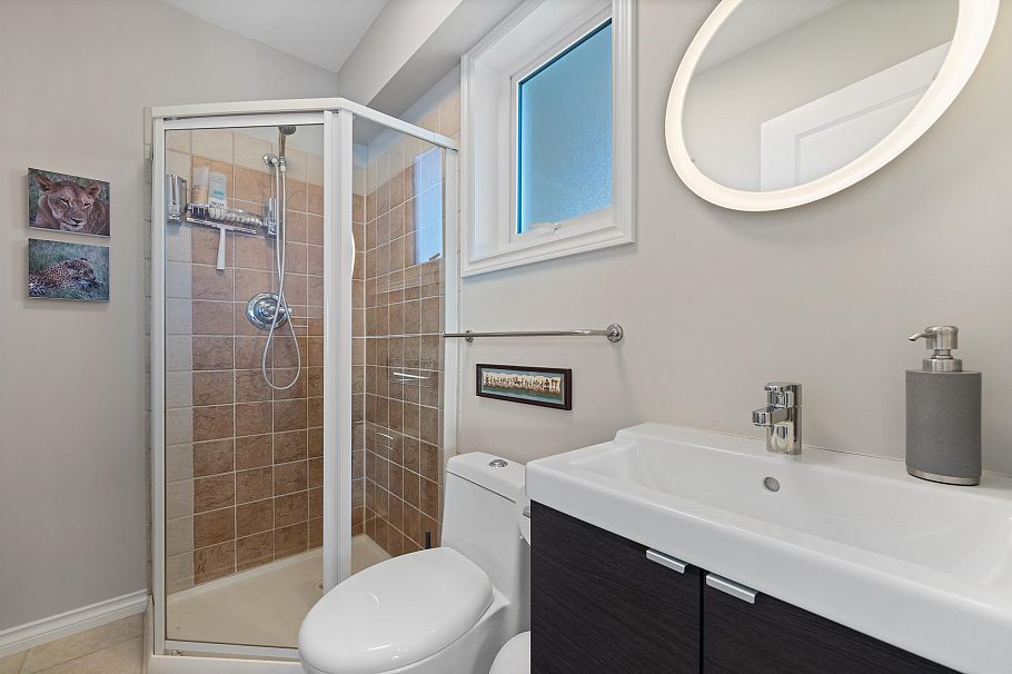 412 E 2nd Street North Vancouver, BC - 21