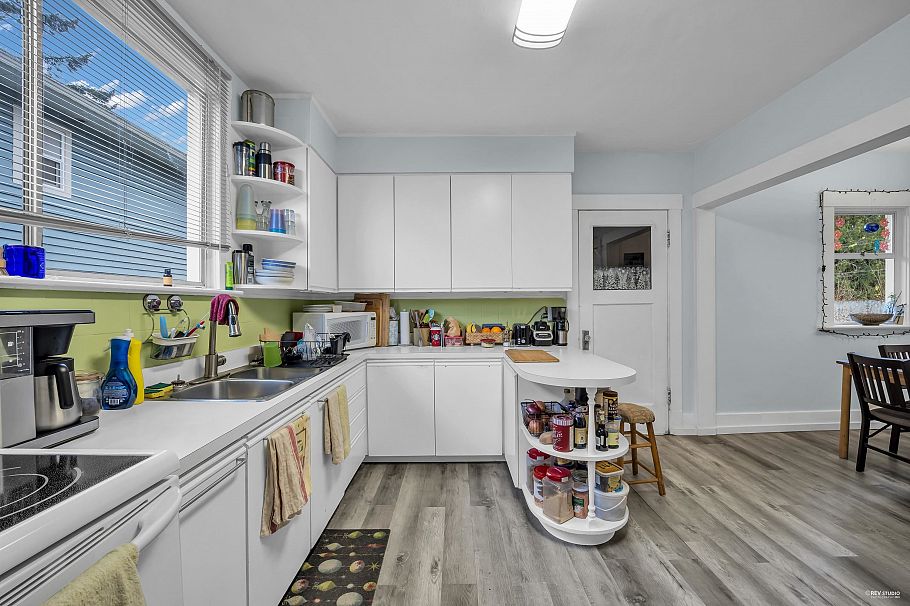 458 E 9th Street North Vancouver, BC - 9