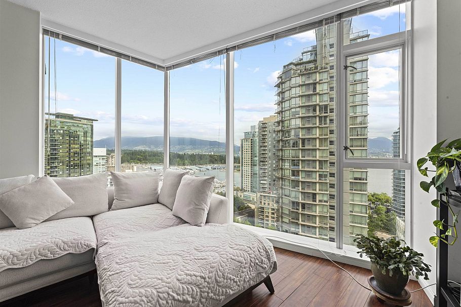 1705 1211 Melville Street Vancouver, BC - 2