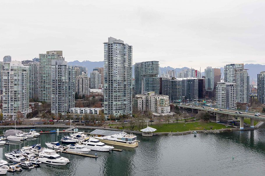 3805 1033 Marinaside Crescent Vancouver, BC - 1